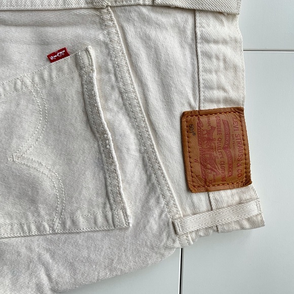 JEAN SHORT BUNDEL: BDG CHEEKY BLACK DENIM & LEVIS GIRLFRIEND WHITE SHORTS - Picture 8 of 8